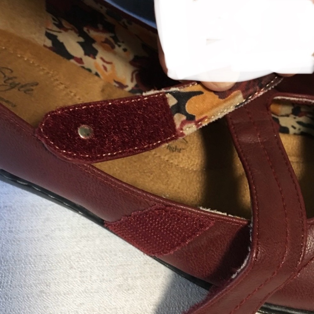 Hush Puppies Soft Style Mary Jane Shoes Sz 11 burgundy/wine EUC Like new - Picture 9 of 13